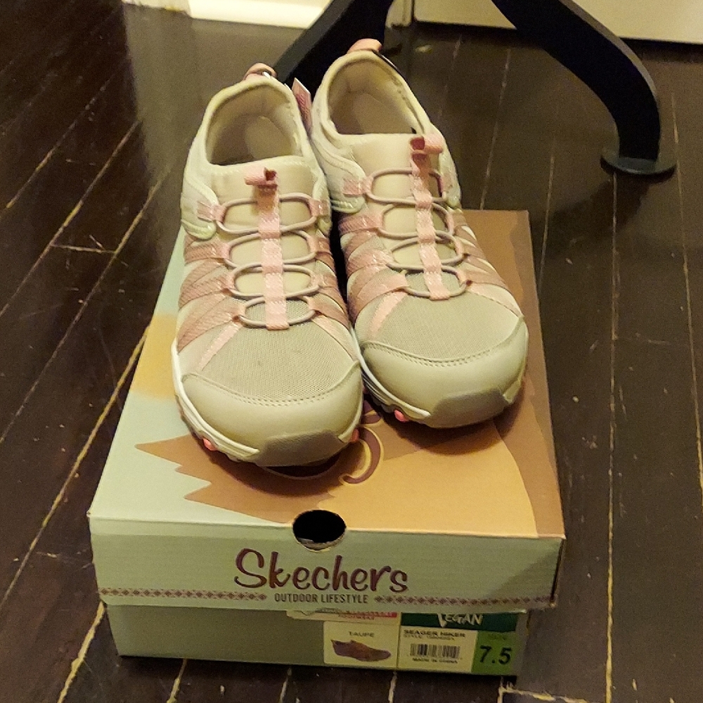 Skechers Women's Pink and Cream Sneakers